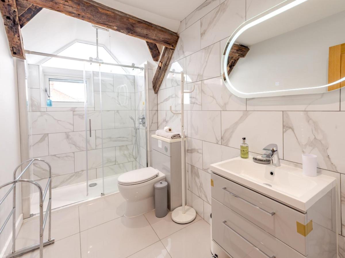 Pass The Keys 5C Charming Town Centre Apartment With Roof Top Views ชรูว์สเบอรี ภายนอก รูปภาพ