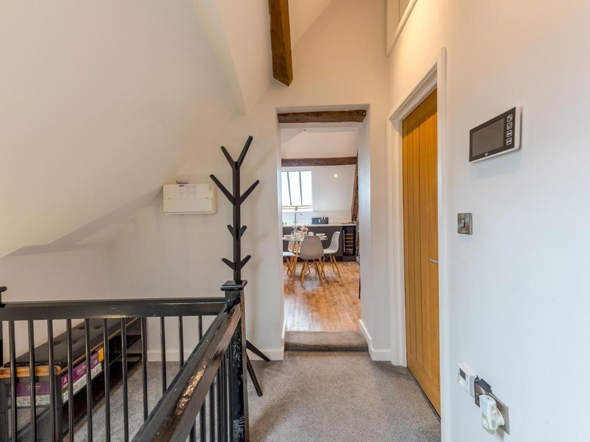 Pass The Keys 5C Charming Town Centre Apartment With Roof Top Views ชรูว์สเบอรี ภายนอก รูปภาพ