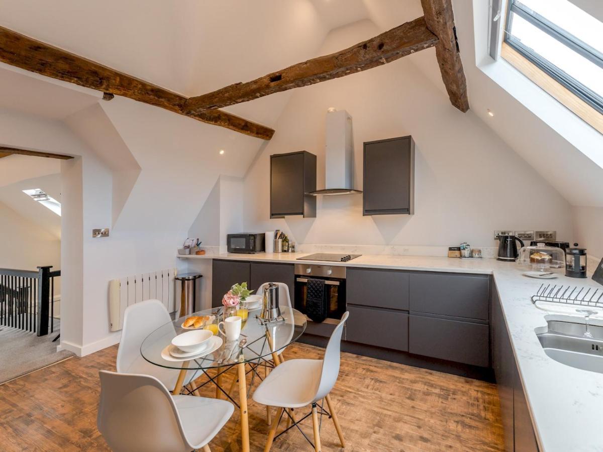 Pass The Keys 5C Charming Town Centre Apartment With Roof Top Views ชรูว์สเบอรี ภายนอก รูปภาพ