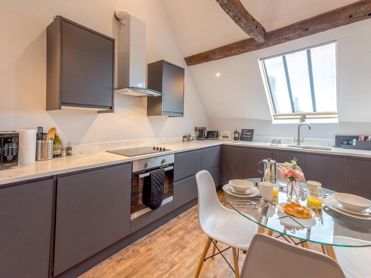 Pass The Keys 5C Charming Town Centre Apartment With Roof Top Views ชรูว์สเบอรี ภายนอก รูปภาพ
